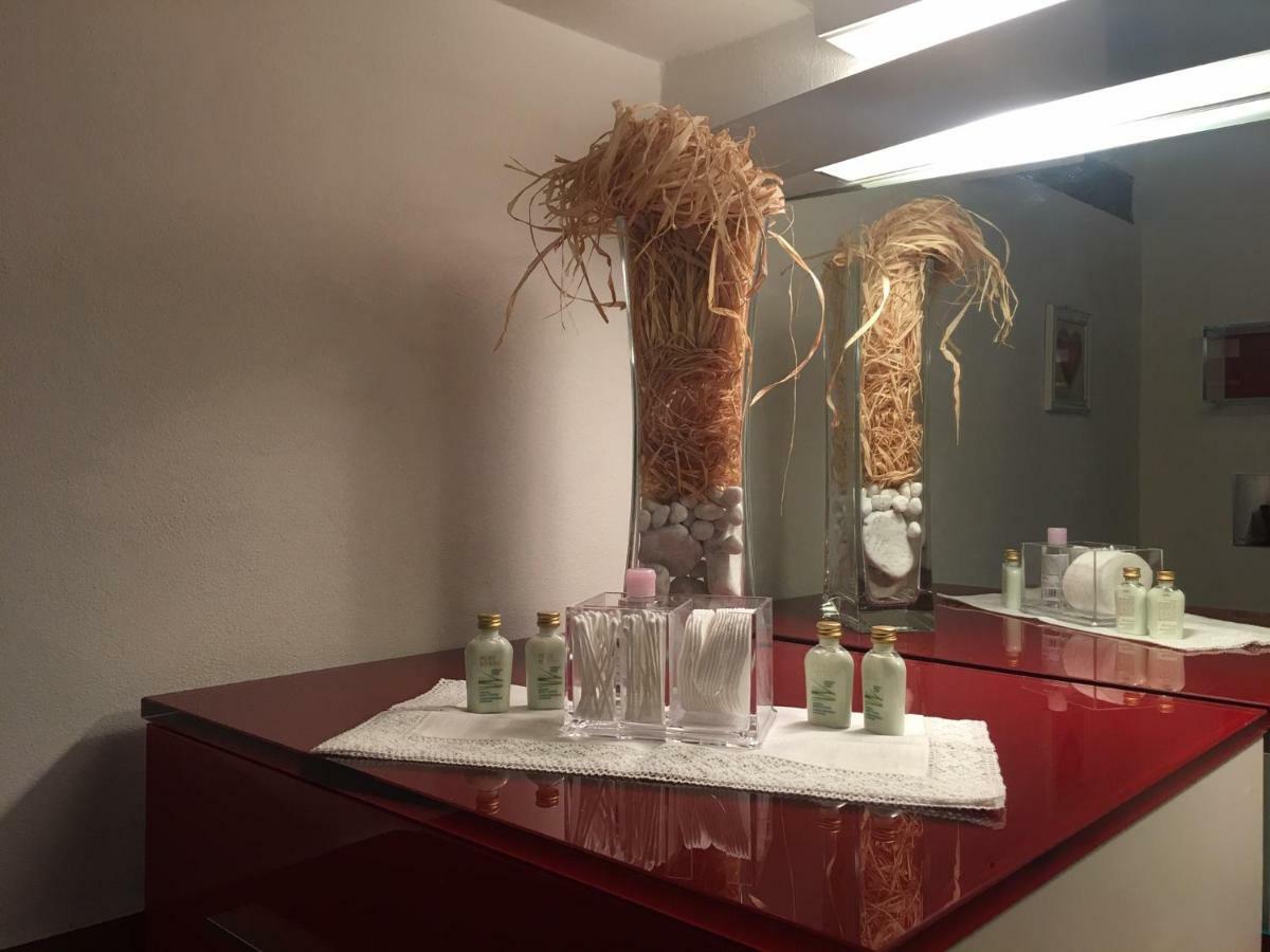 Feeling At Home - Varese Apartment ภายนอก รูปภาพ